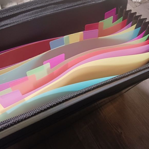 13 Pocket Expanding File Folder - Picture 1 of 6